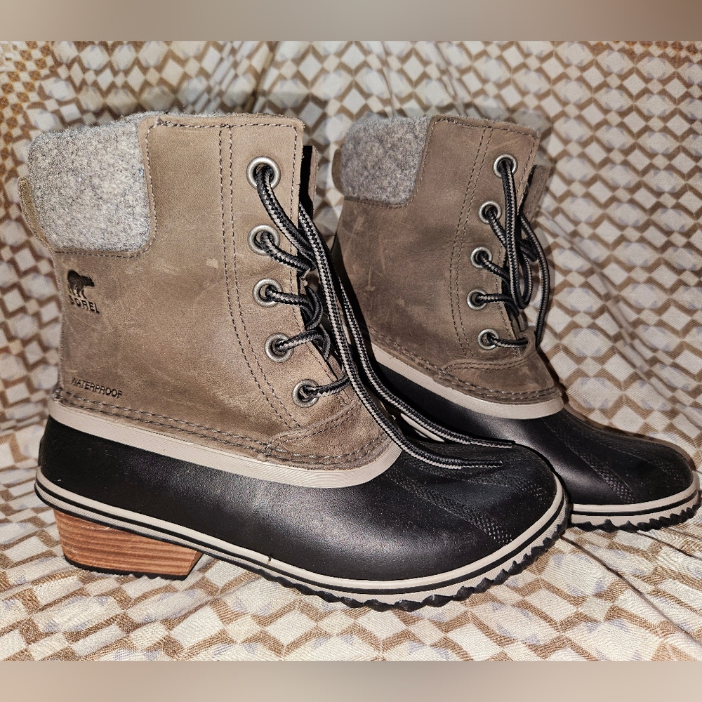 Womans Sorel Boots Tan size 7.5